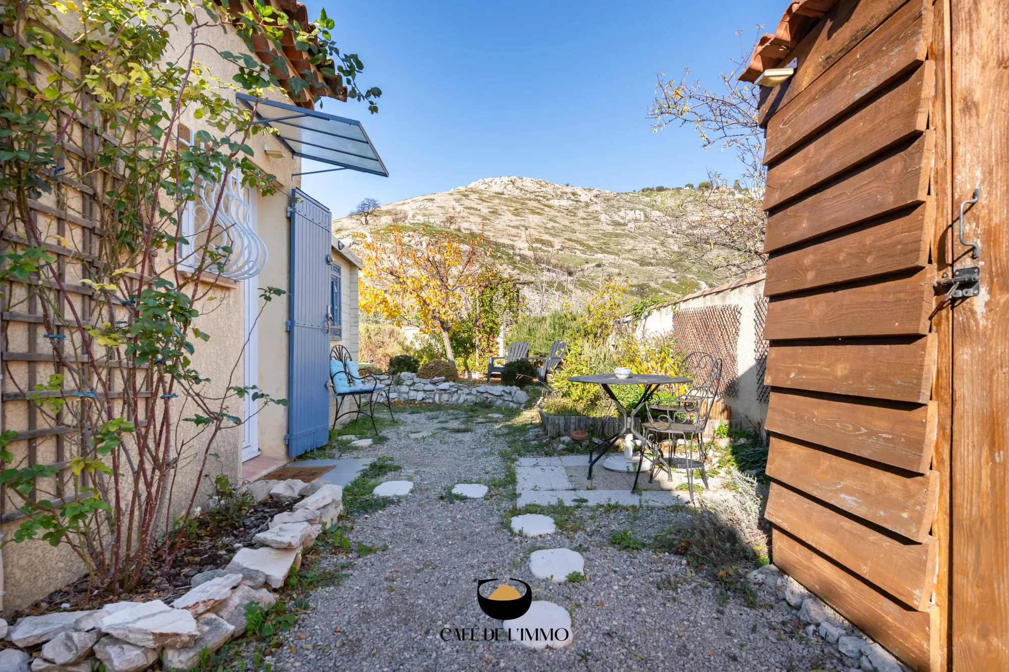 Exterior photo 7