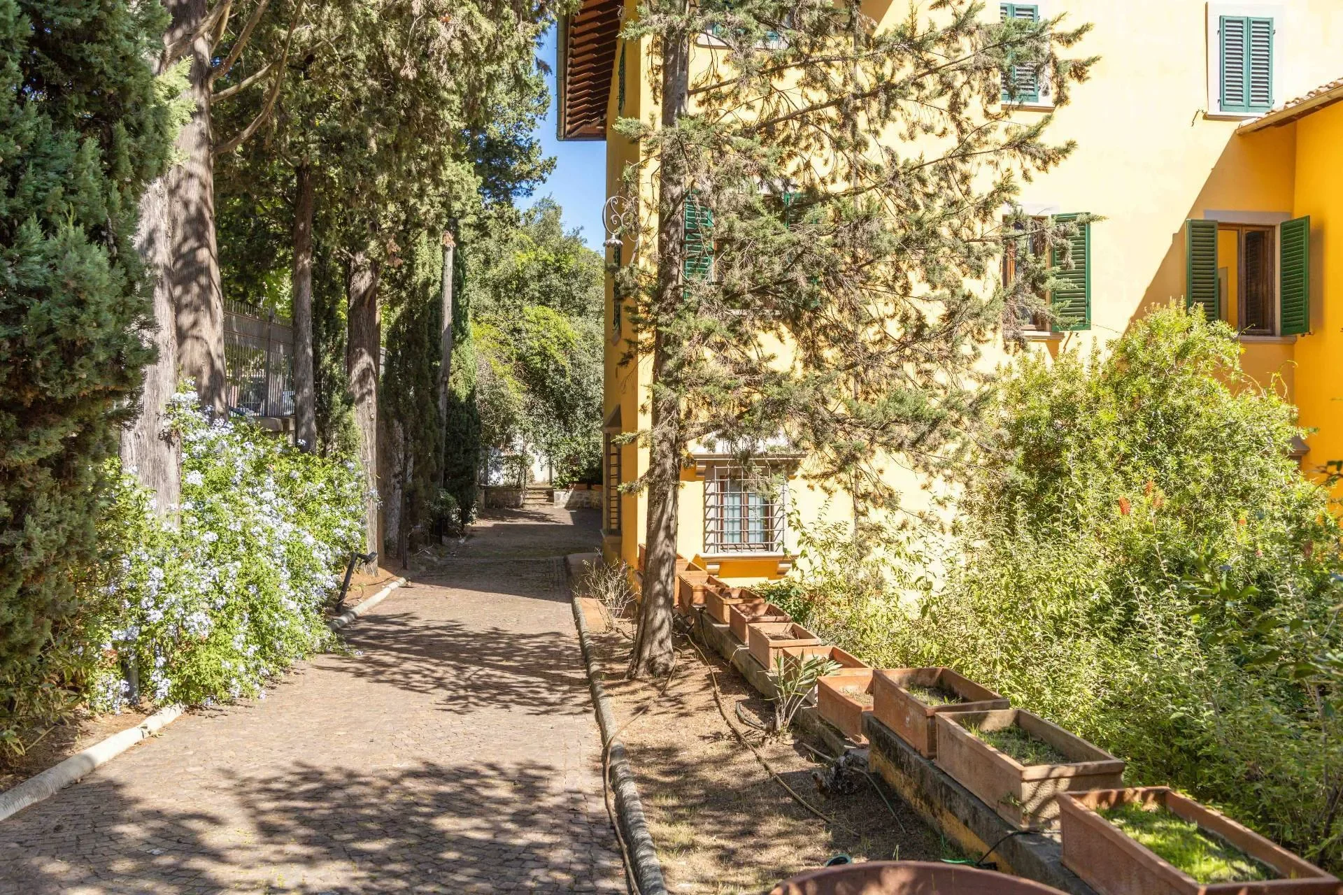Exterior photo 10