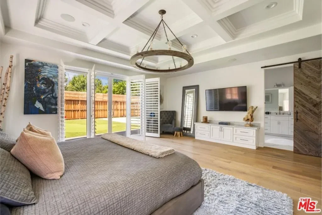 22623 Califa Street, Los Angeles, California, United States. - Photo 7