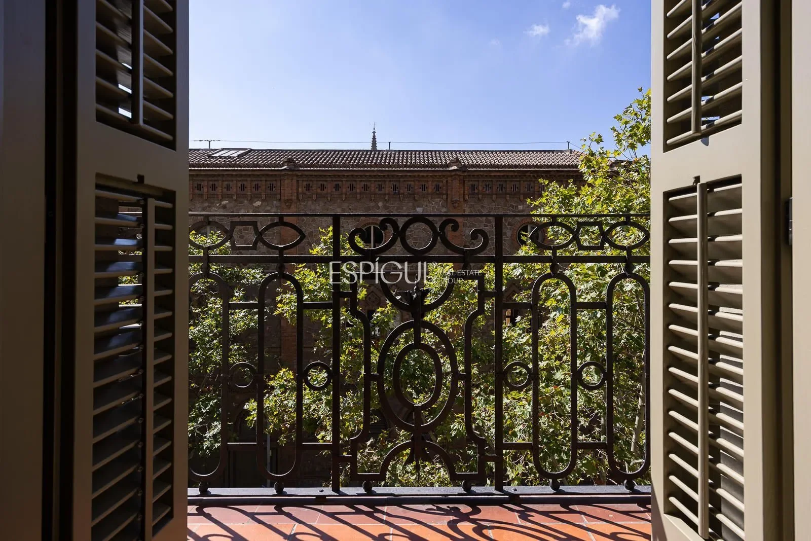 Exterior photo 2