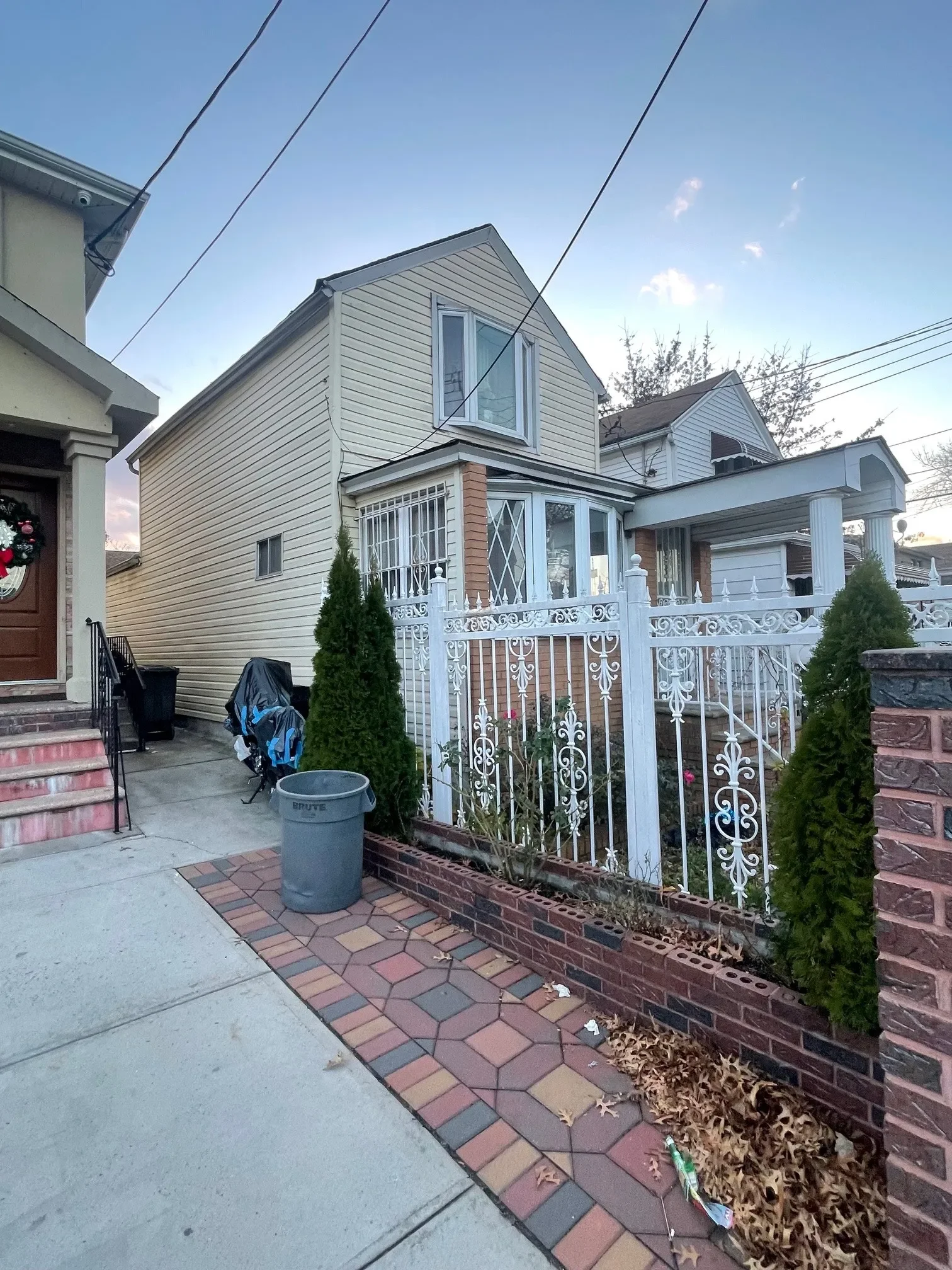 Exterior photo 4