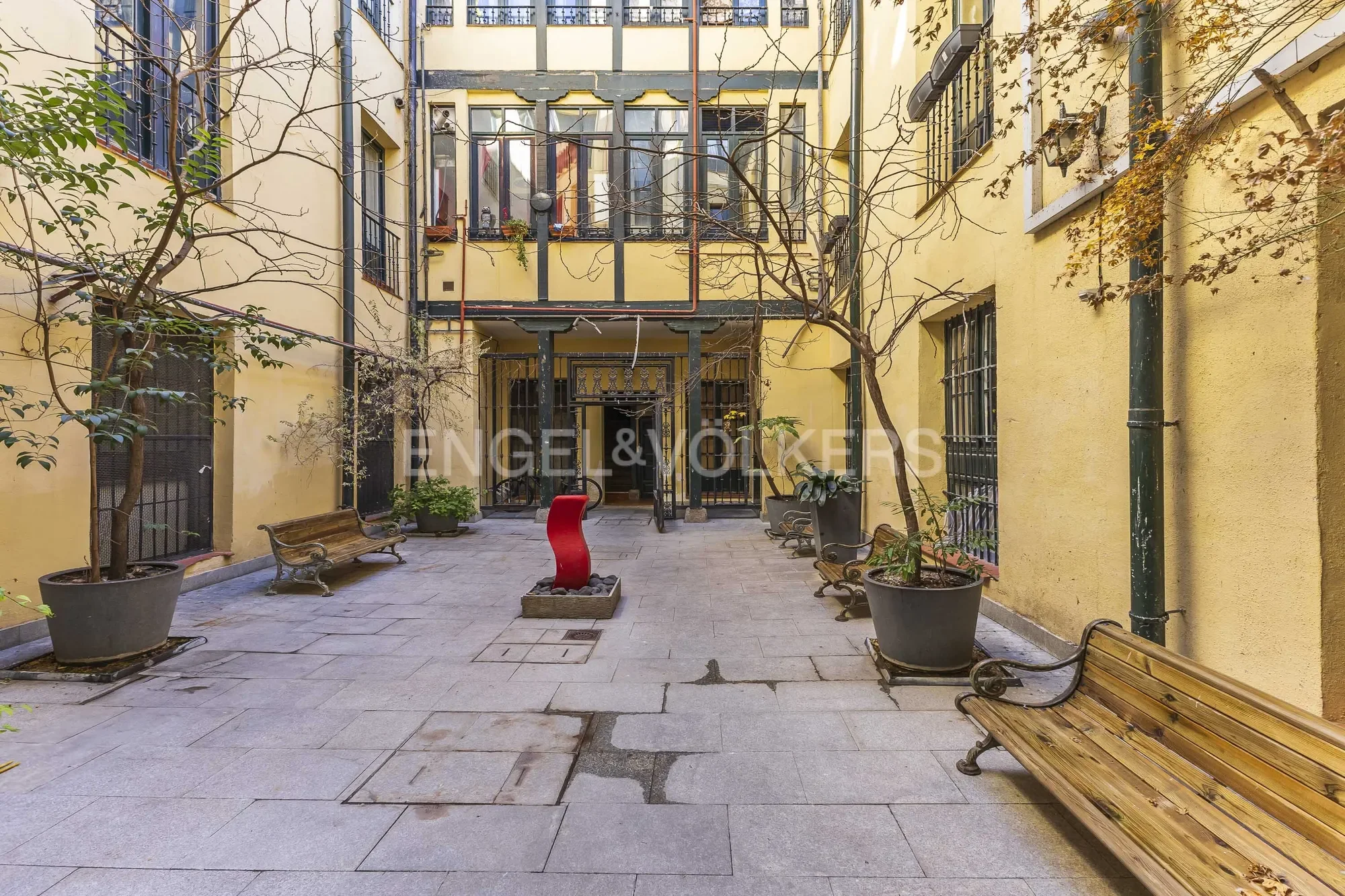 Exterior photo 8