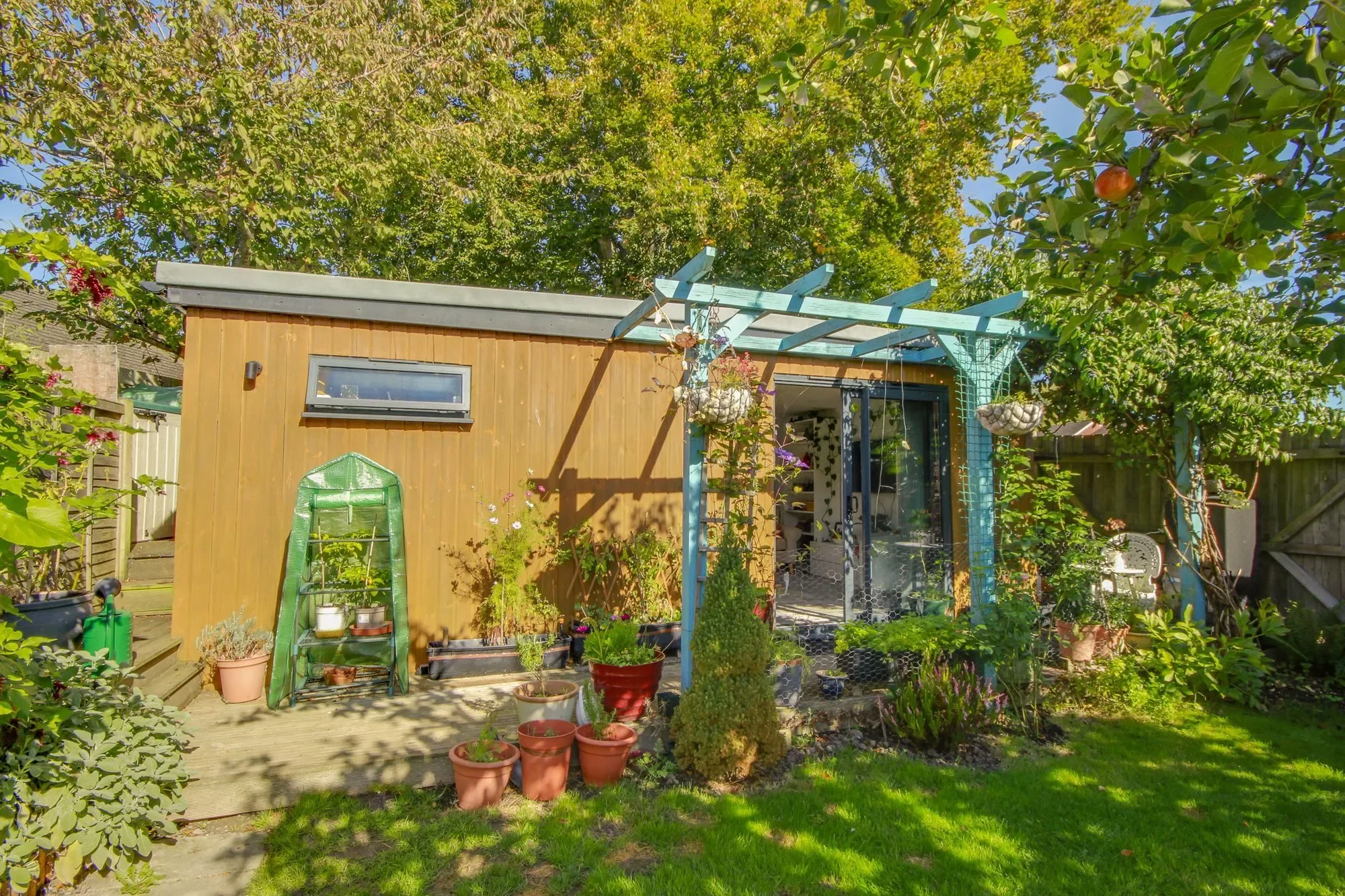 Exterior photo 6