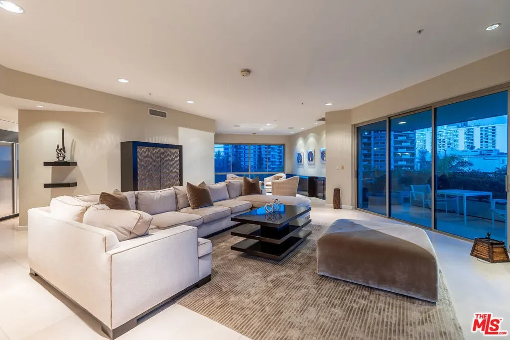 10490 Wilshire Boulevard 604, Los Angeles, California, United States. - Photo 8