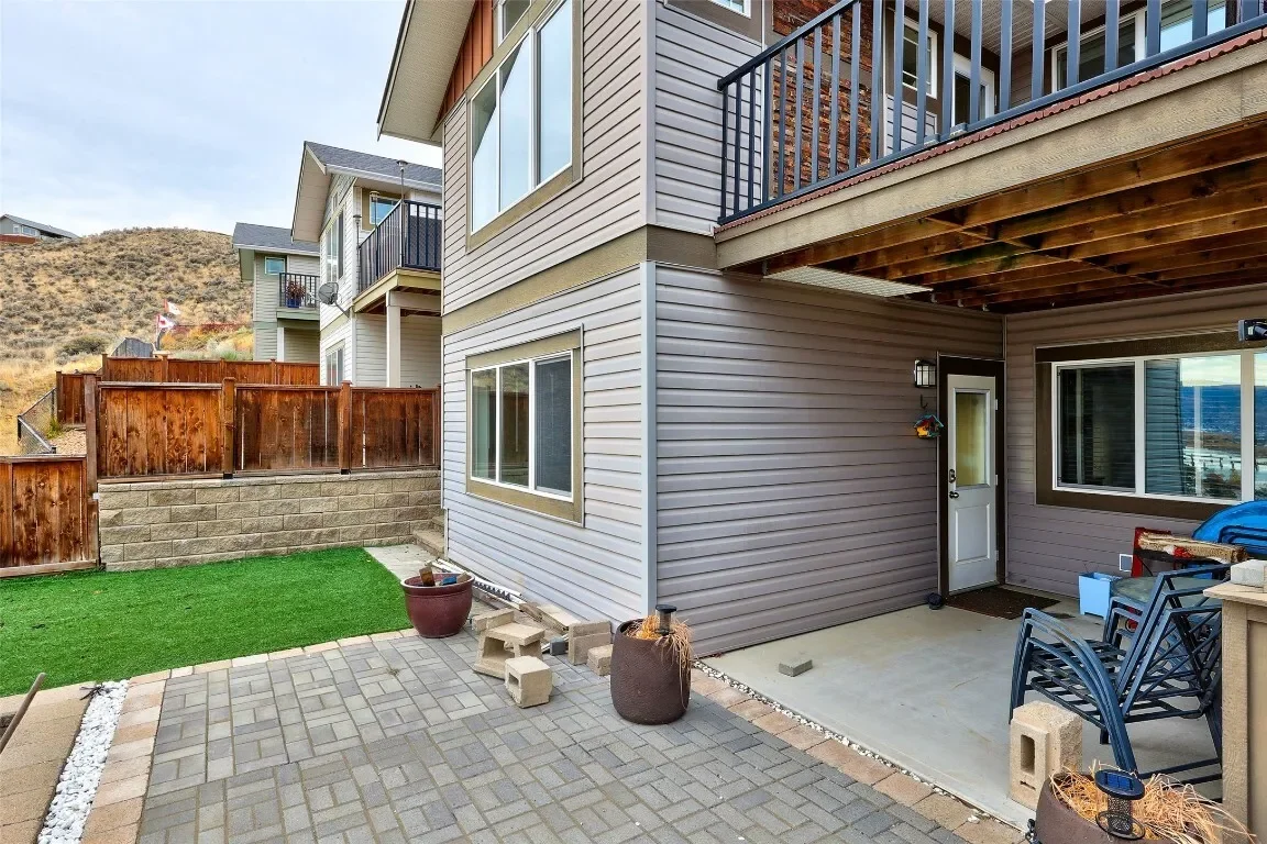 Exterior photo 5