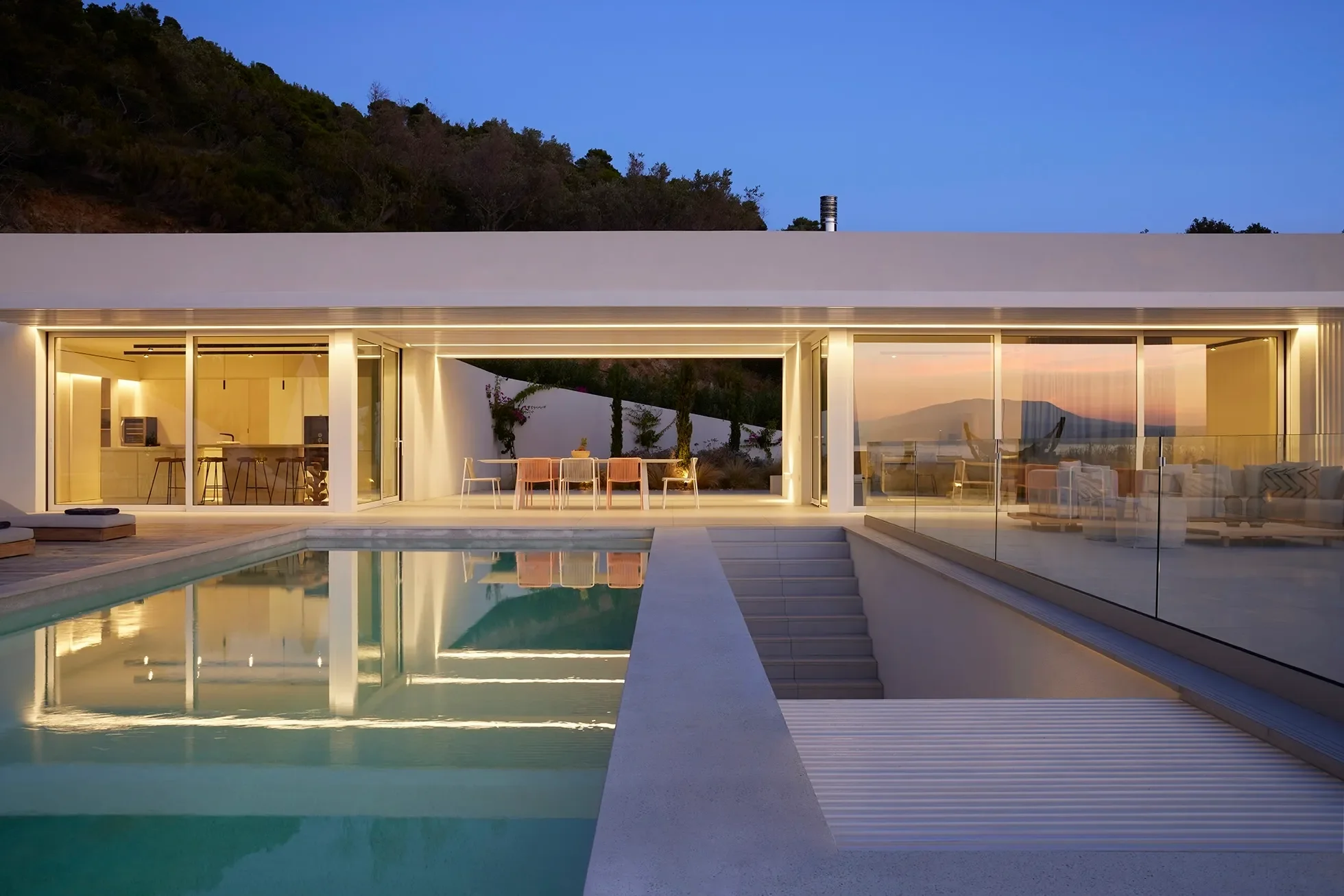 Exterior photo 2