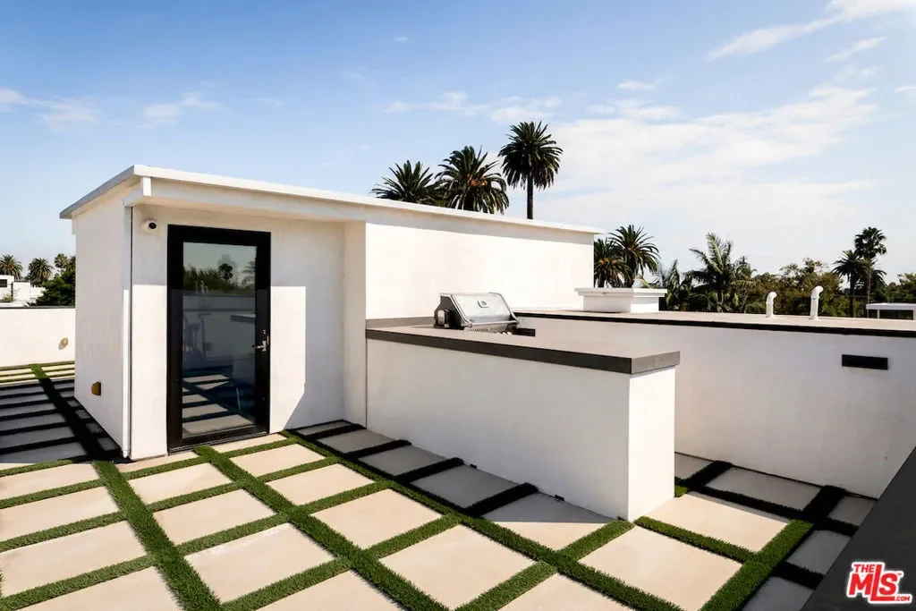 839 N Genesee Avenue, Los Angeles, California, United States. - Photo 11