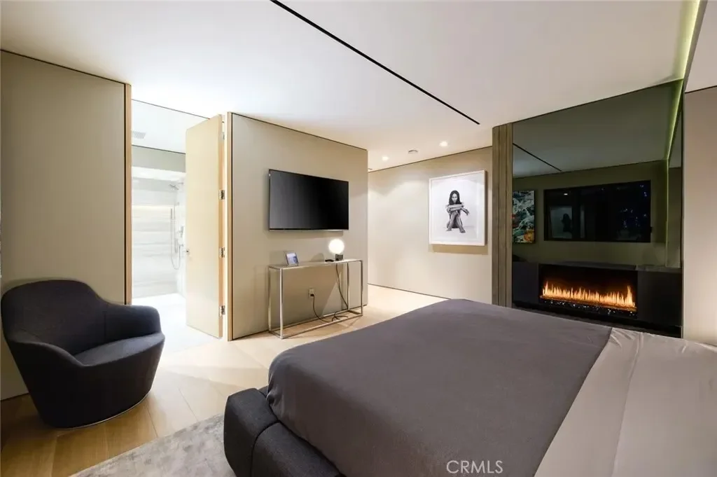 8808 Thrasher Avenue, Los Angeles, California, United States. - Photo 17