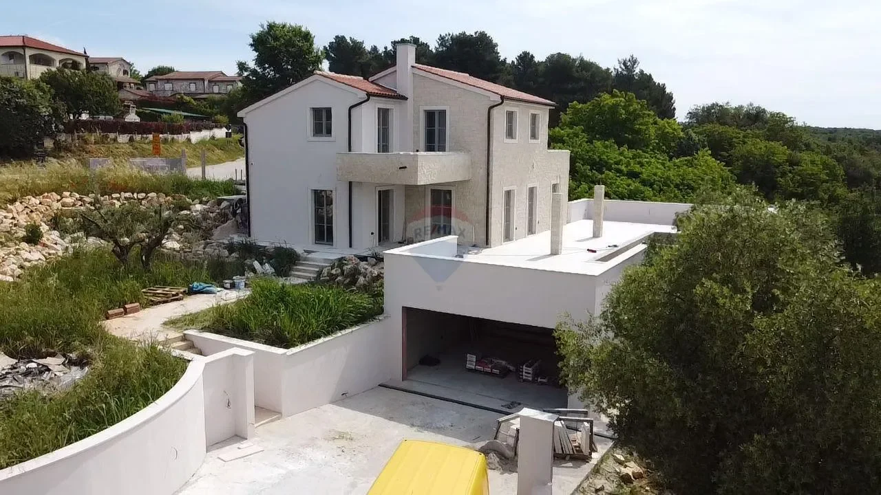 Exterior photo 4