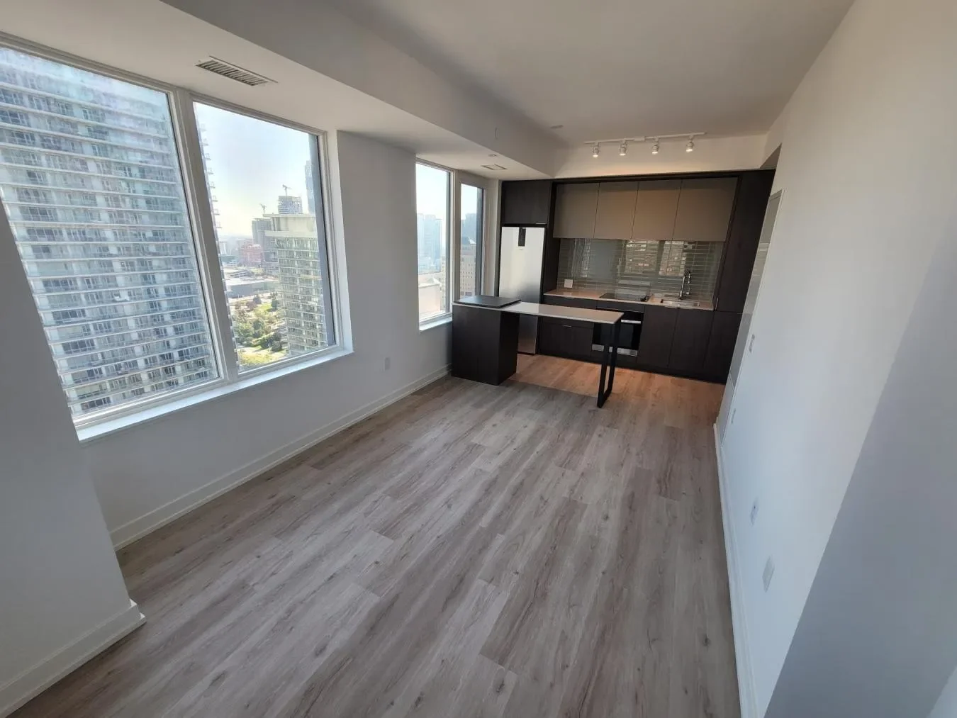 395 Square One Drive, Mississauga, Ontario, Canada. - Photo 2