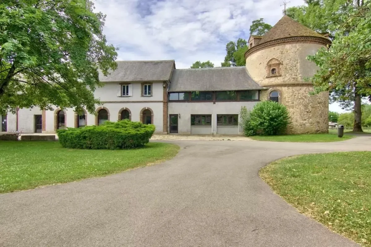 Brannay, Bourgogne-Franche-Comté, France. - Photo 10