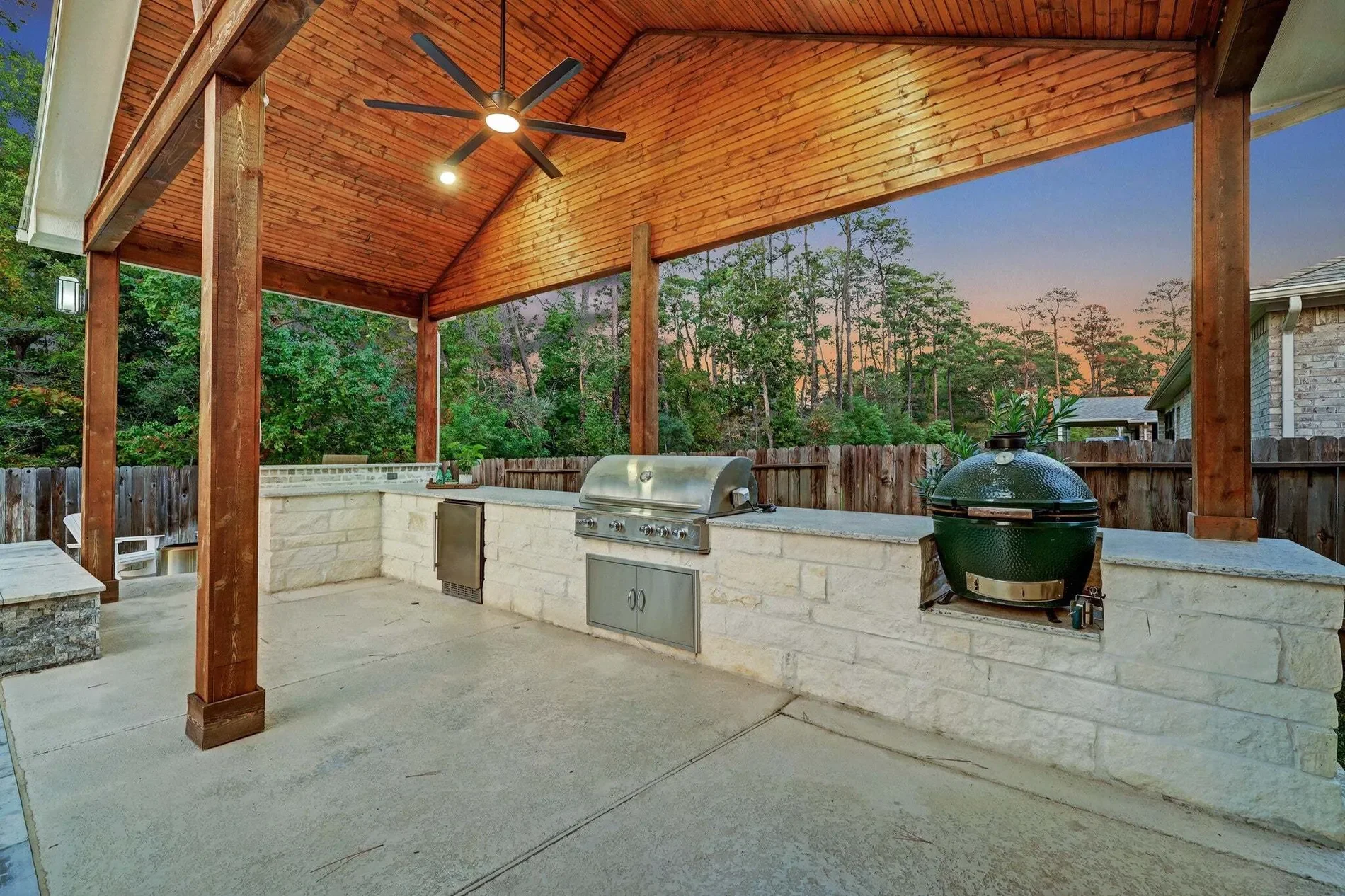 Exterior photo 2