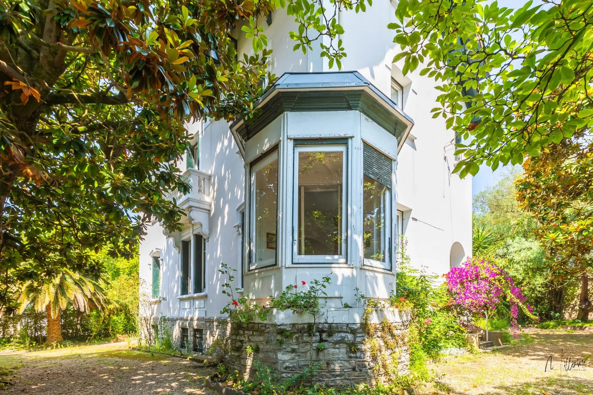 Exterior photo 3