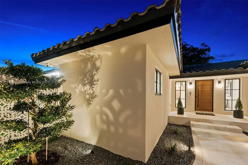 8858 Garland Ave, Bal Harbour, Florida, United States. - Photo 8