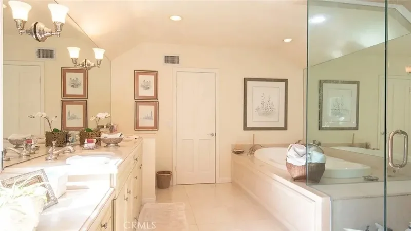 5250 Scott Robertson Road, Hidden Hills, California, United States. - Photo 47