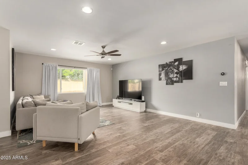 3444 E CAMELBACK Road, Phoenix, AZ 85018, Phoenix, Arizona, United States. - Photo 13