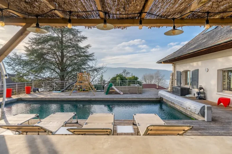 Property with panoramic lake view