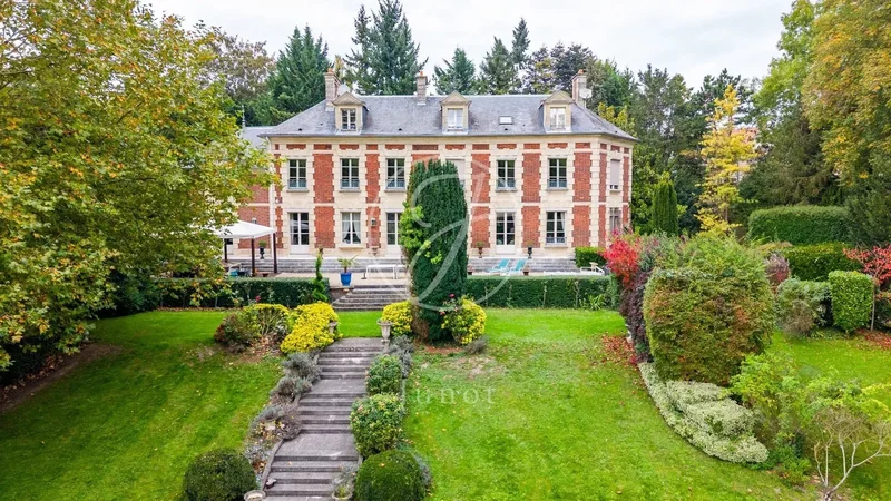 Château - Chantilly - 481.0 sqm - 6 bedrooms