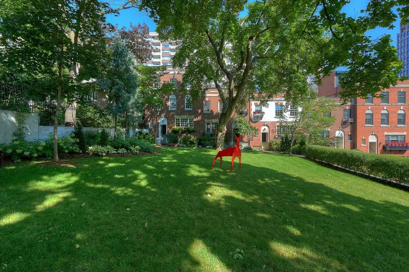 29 Place De Richelieu, Montréal, Quebec, Canada. - Photo 16