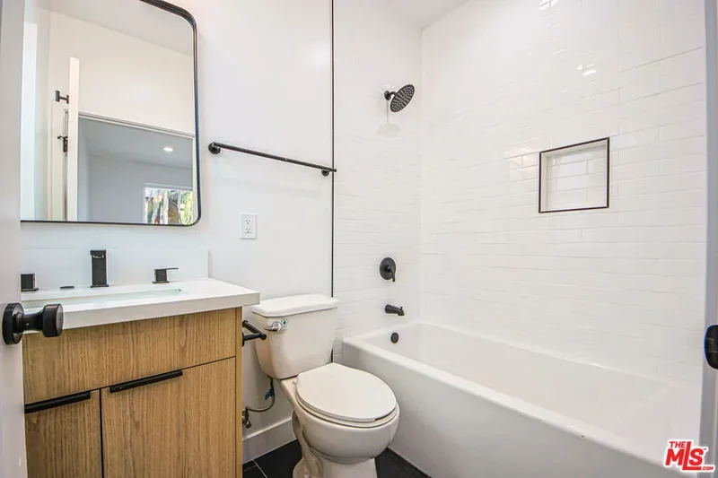 11732 Gilmore Street, Los Angeles, California, United States. - Photo 39