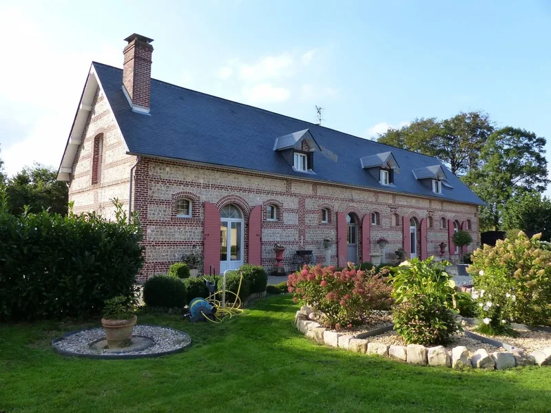 Yvetot, Normandy, France. - Photo 14