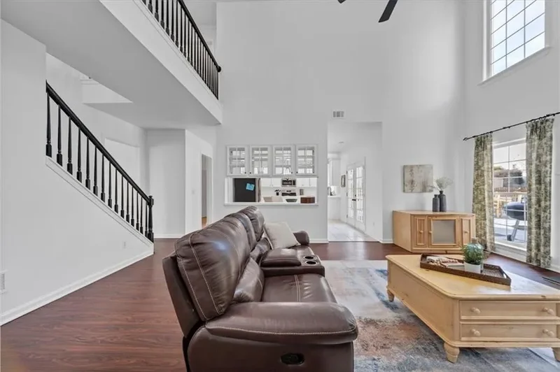 Single Family Residence in Alpharetta