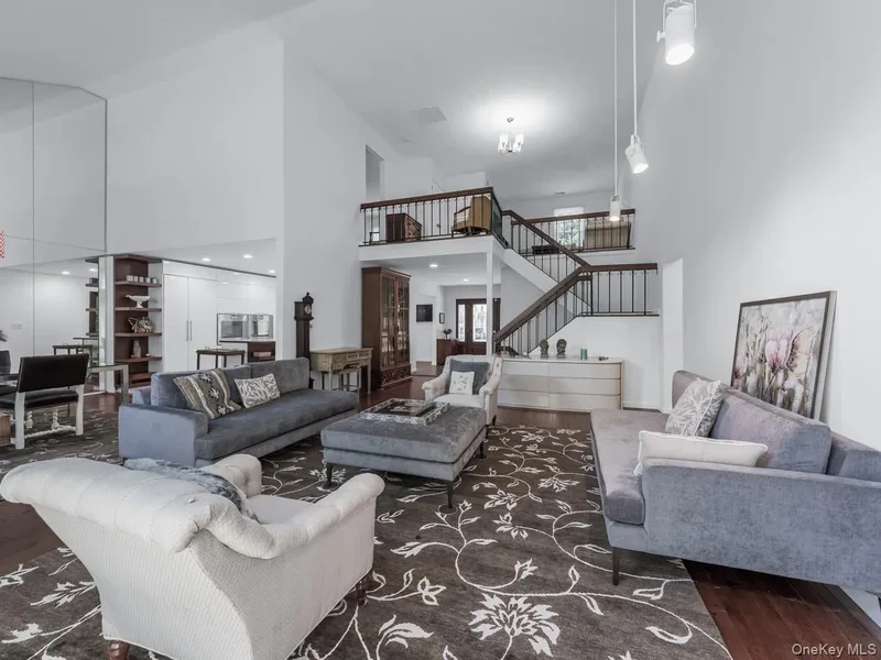 15 Fairway Circle S #15, Manhasset, NY 11030, Manhasset, New York, United States. - Photo 17