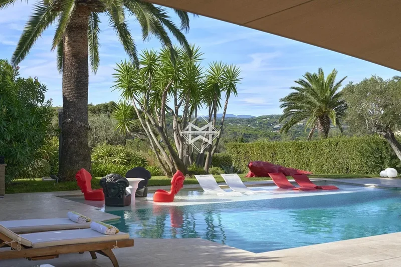 Provencal villa in the heart of the vineyards