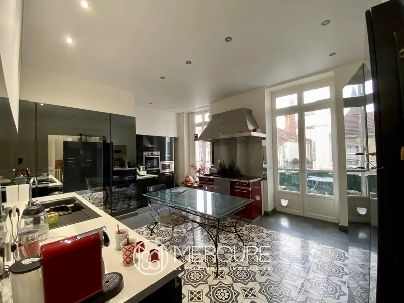 Large Haussmann-style flat with park views