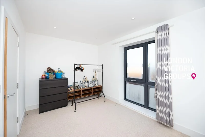 Pipit Drive, London, London, England, United Kingdom. - Photo 14