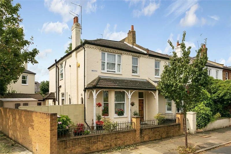 Maze Road, Kew, TW9