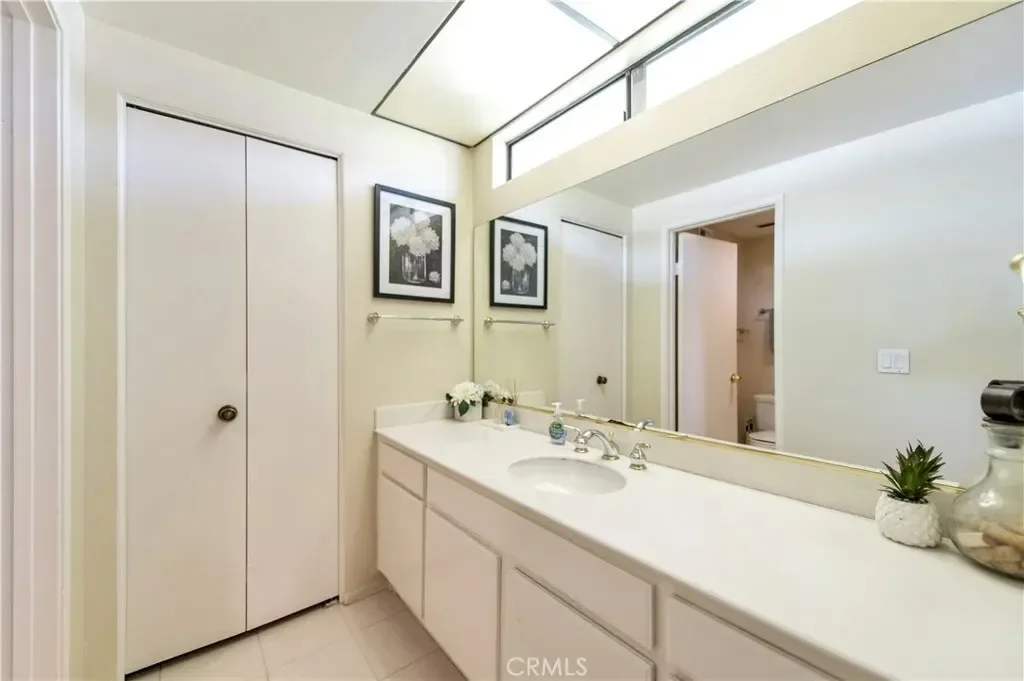 9 Morena 28, Irvine, California, United States. - Photo 16