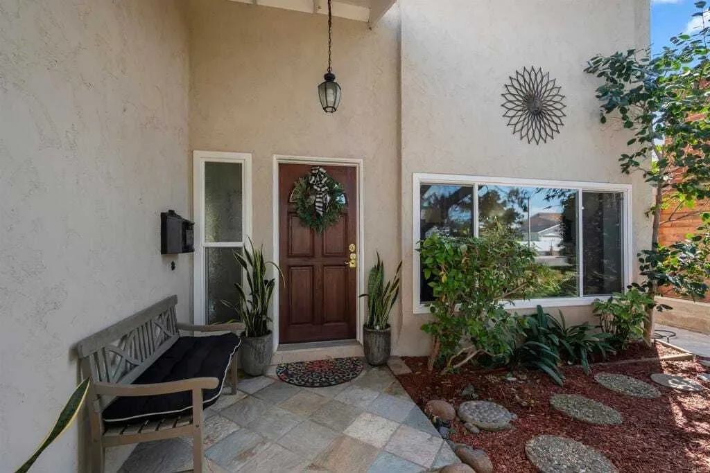Exterior photo 3