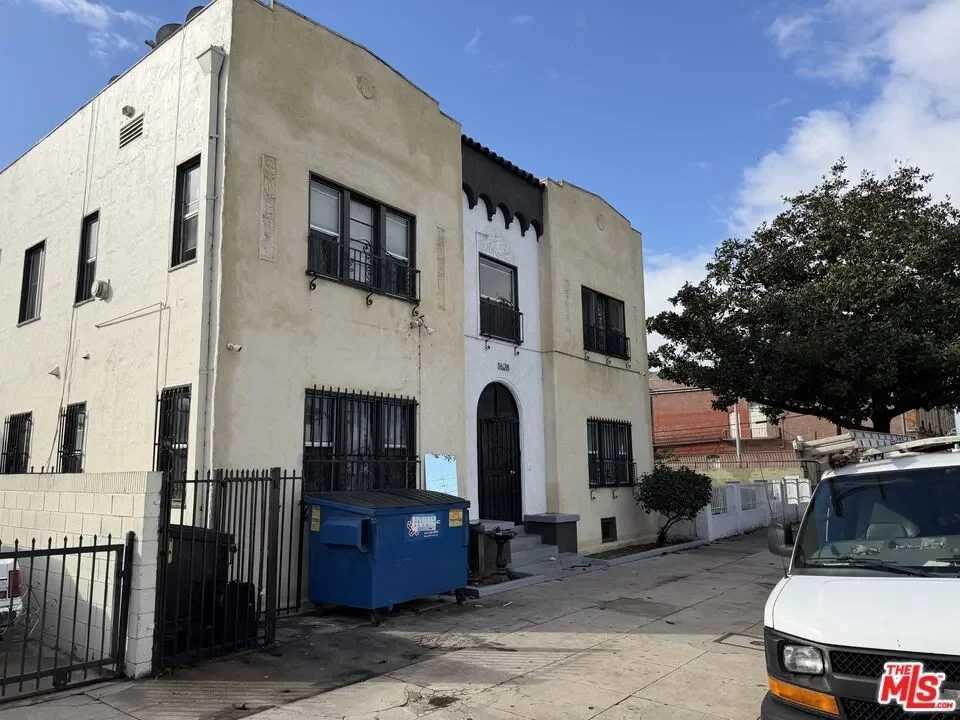 1628 W 45th Street, Los Angeles, California, United States. - Photo 4