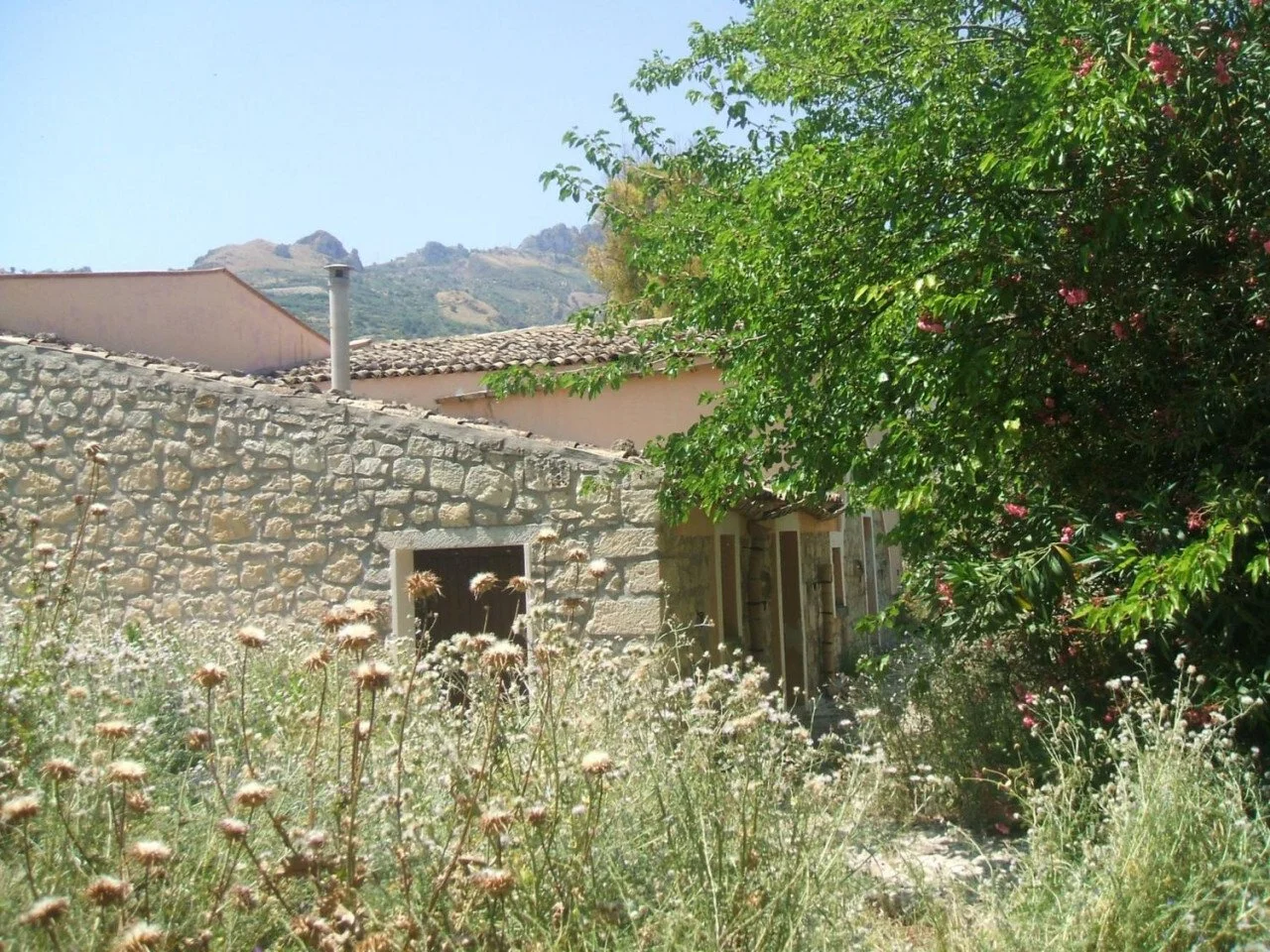 Exterior photo 6