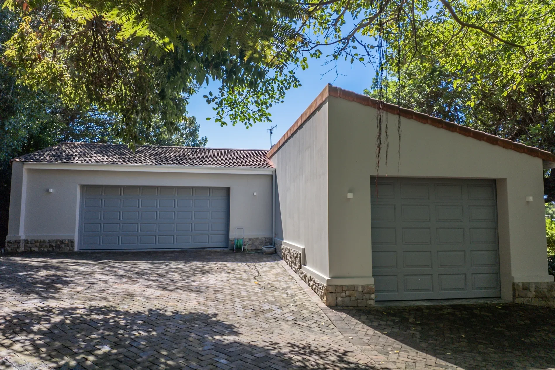 Exterior photo 12