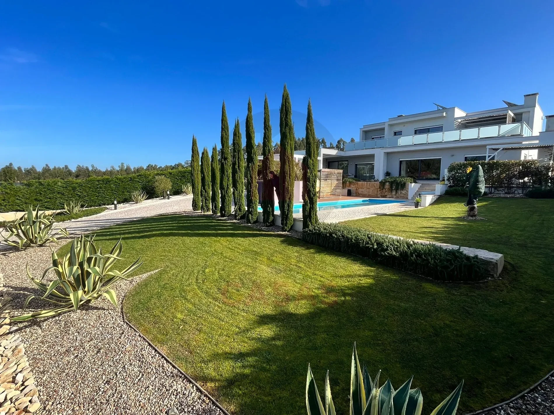 Exterior photo 5