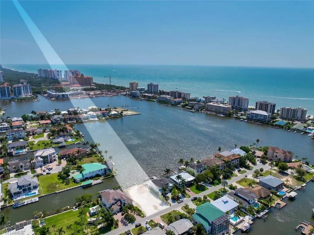 348 Lagoon AVE, Naples, FL, 34108, USA, Naples, Florida, United States. - Photo 6