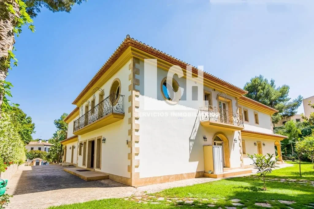 Exterior photo 9