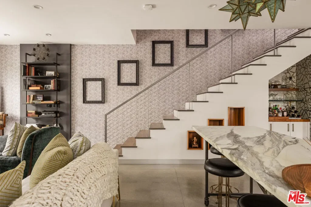 8512 Hargis Street, Los Angeles, California, United States. - Photo 2