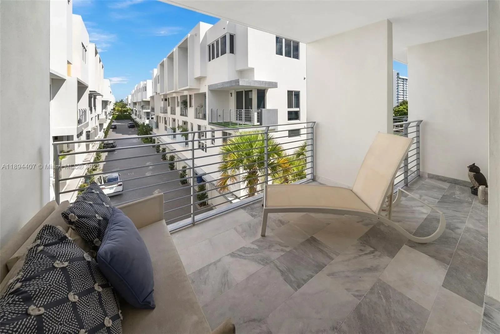 Exterior photo 7