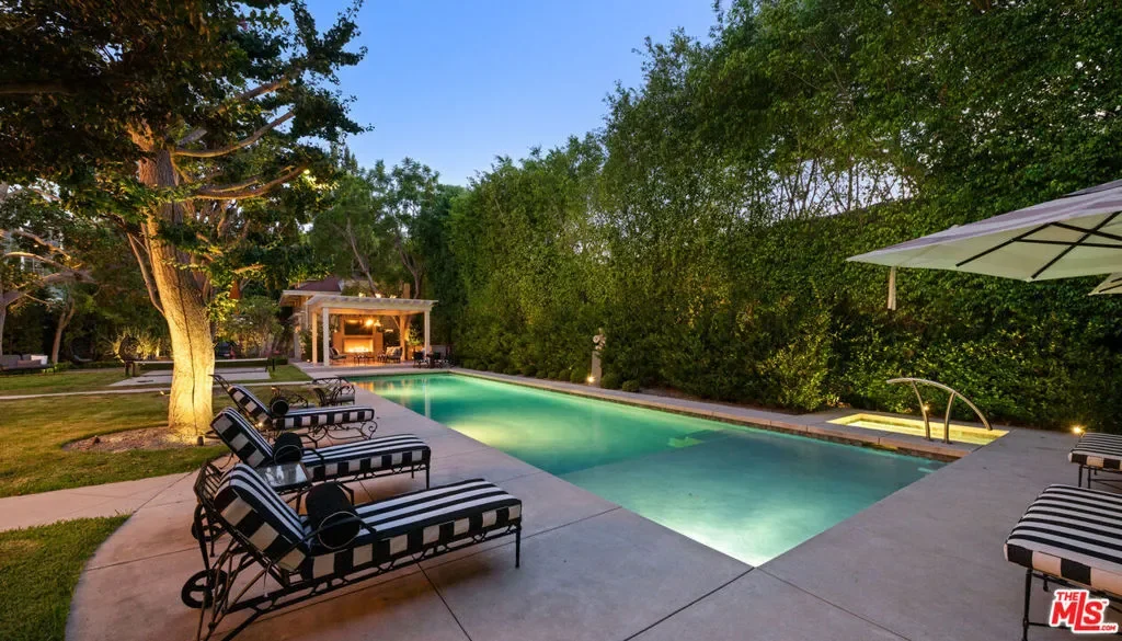 601 S Windsor Boulevard, Los Angeles, California, United States. - Photo 4