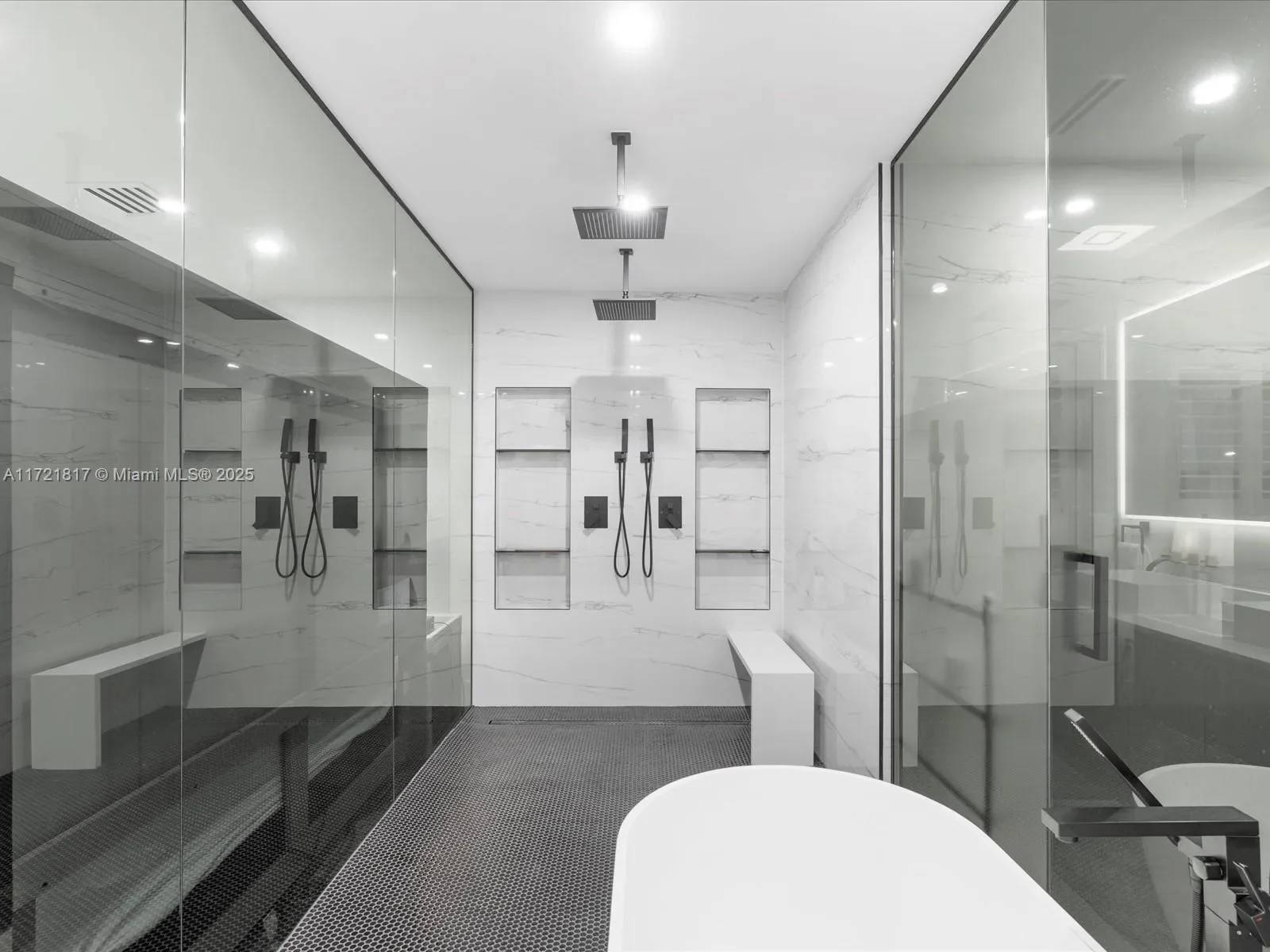 1560 Cleveland Road, Miami Beach, Florida, United States. - Photo 10