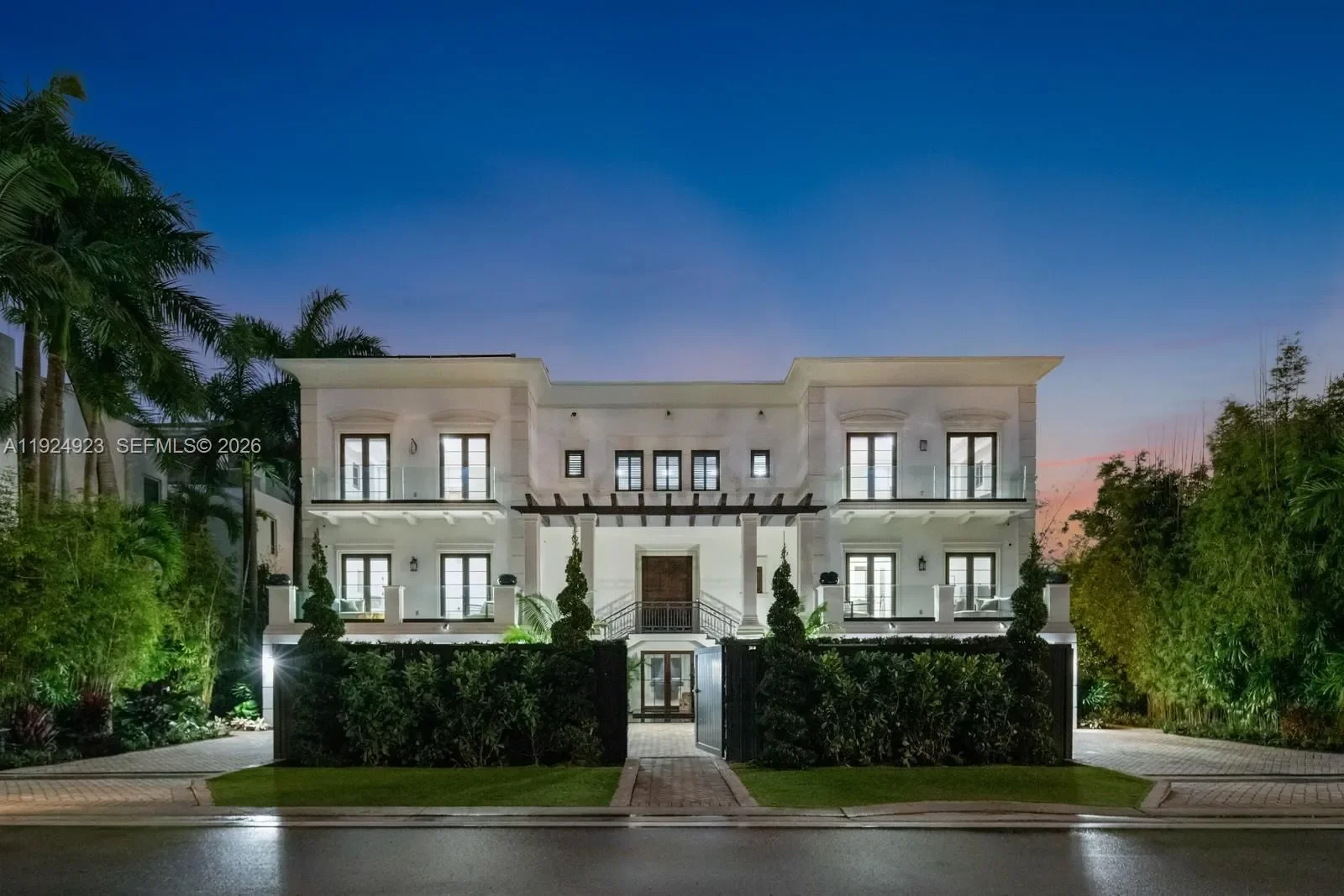 Exterior photo 8