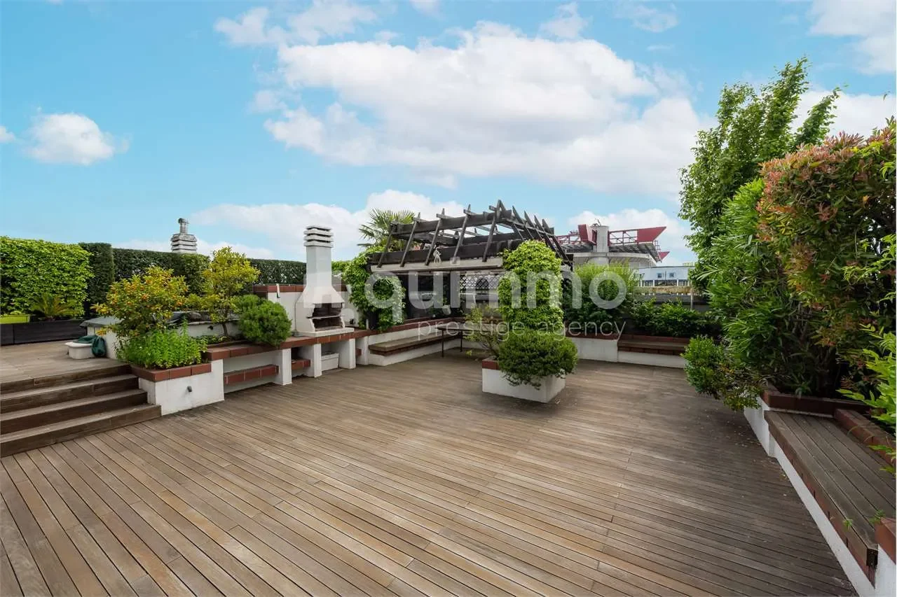 Exterior photo 1