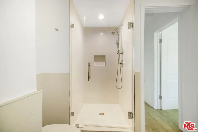 2700 Carmar Drive, Los Angeles, California, United States. - Photo 21