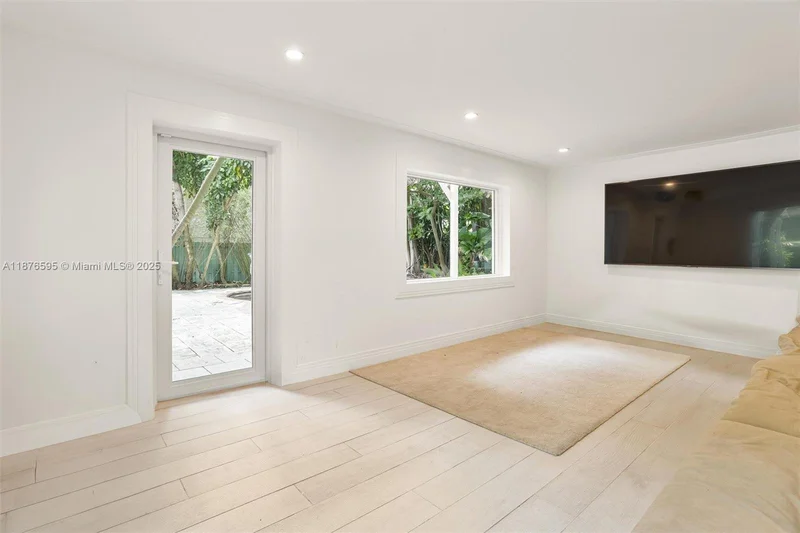 4286 S Douglas Rd, Miami, Florida, United States. - Photo 38