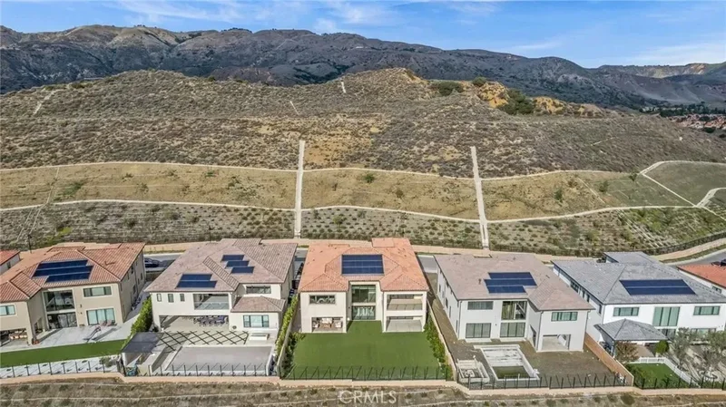 20268 W Albion Way, Los Angeles, California, United States. - Photo 40
