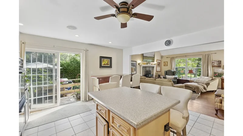 32 Atlantic Ave - Hampton Bays, New York