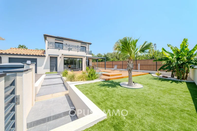 House for sale in Baillargues, 121m² 4 rooms €645,000 with pool